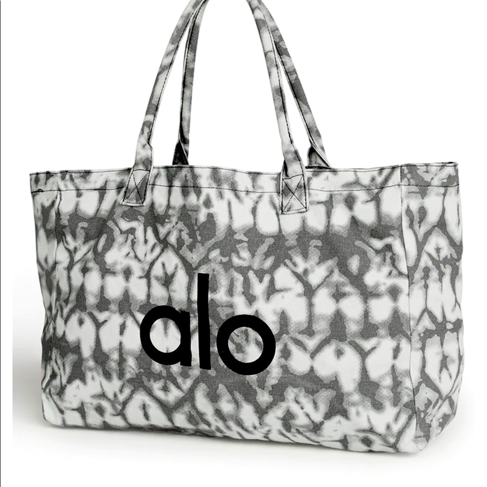 Free with 70$ purchase! 🌟 NWT 🌟 Alo Yoga Tote Bag